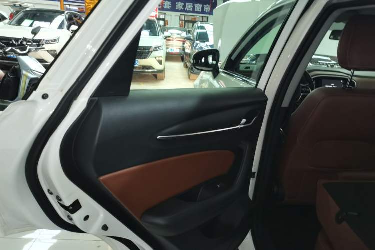 Used Brilliance V6 2018 1.5T Automatic Luxury Model Left Rear Door Interior