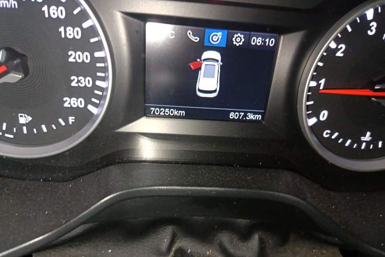 Used Brilliance V6 2018 1.5T Manual Luxury Model Odometer Close Up