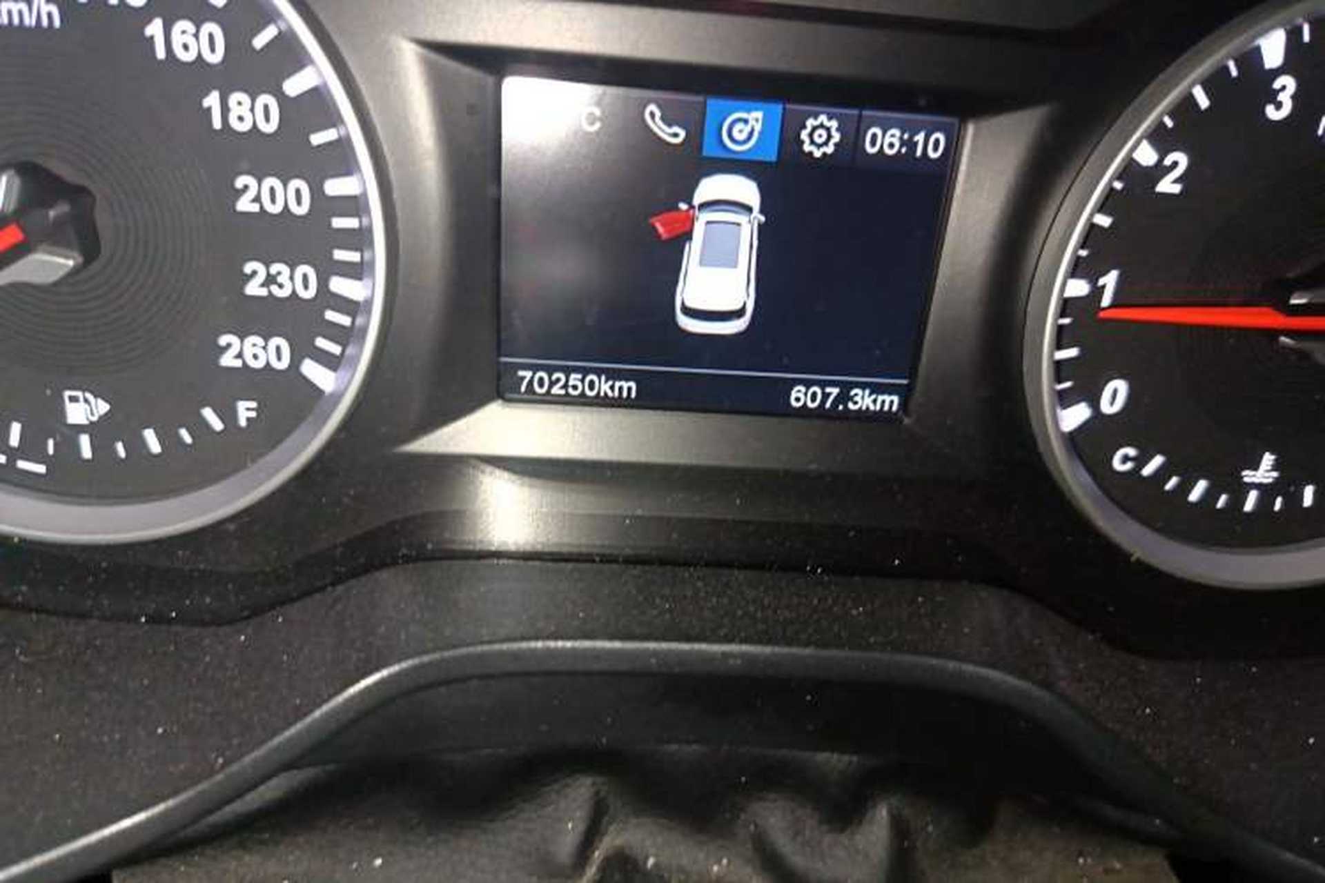 Used Brilliance V6 2018 1.5T Manual Luxury Model Odometer Close Up