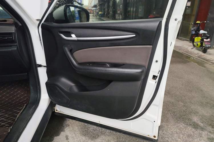 Used Brilliance V6 2018 1.5T Manual Elite Model Right Front Door Interior
