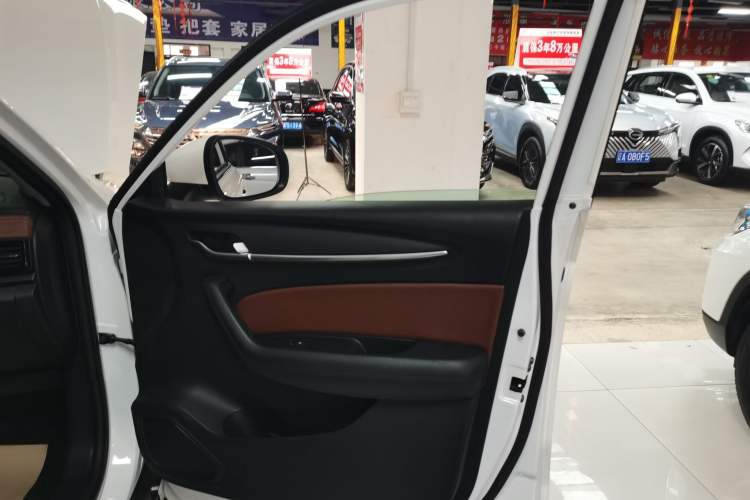 Used Brilliance V6 2018 1.5T Automatic Luxury Model Right Front Door Interior