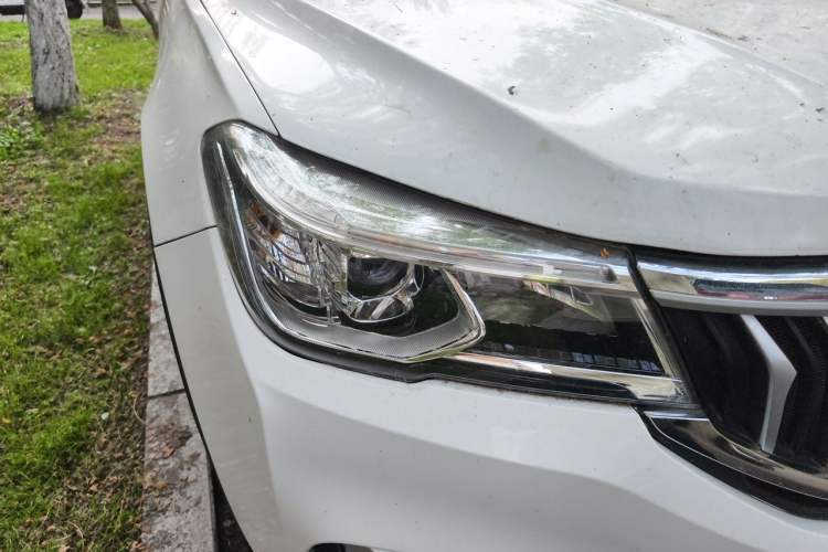 Used Brilliance V6 2018 1.5T Automatic Prestige Model Right Front Headlight