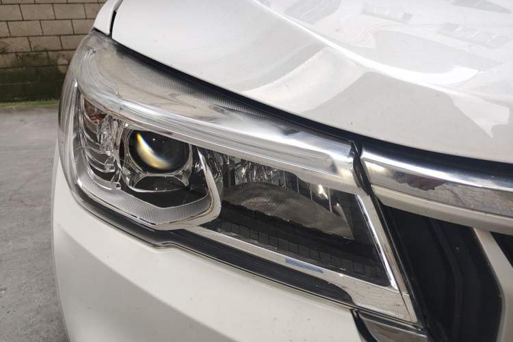 Used Brilliance V6 2018 1.5T Automatic Prestige Model Right Front Headlight