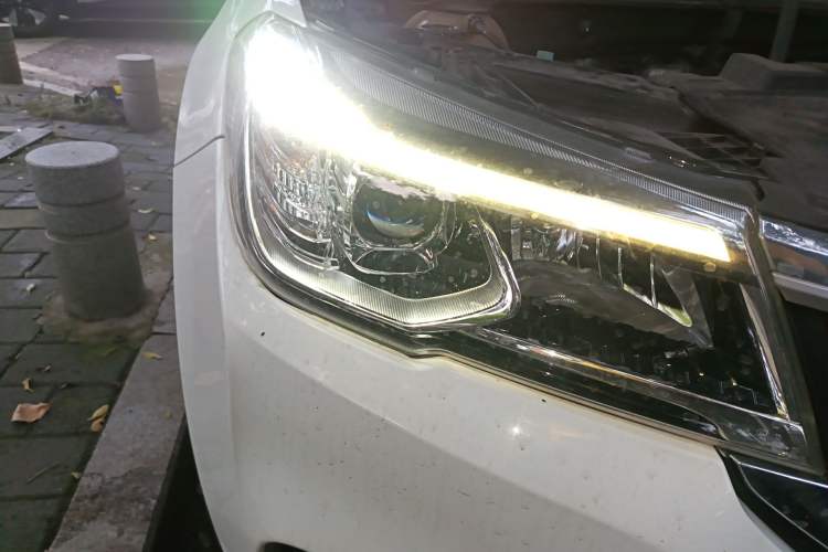 Used Brilliance V6 2018 1.5T Manual Luxury Model Right Front Headlight