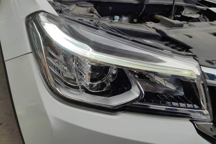 Used Brilliance V6 2018 1.5T Manual Luxury Model Right Front Headlight