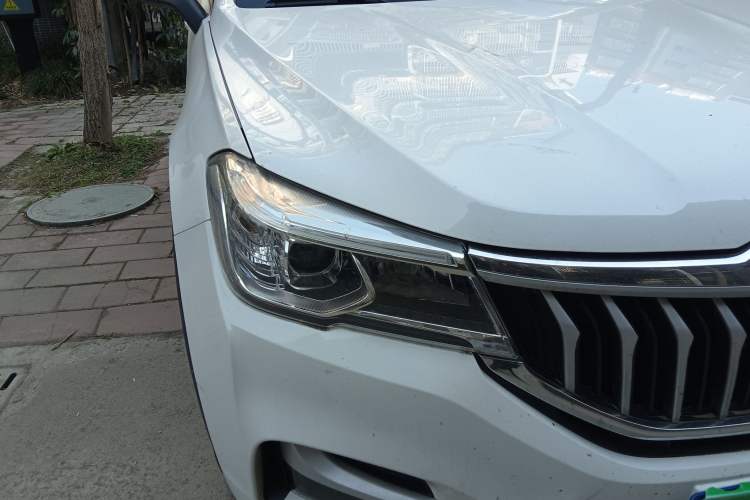 Used Brilliance V6 2018 1.5T Automatic Luxury Model Right Front Headlight
