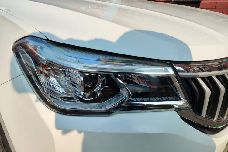 Used Brilliance V6 2018 1.5T Automatic Luxury Model Right Front Headlight