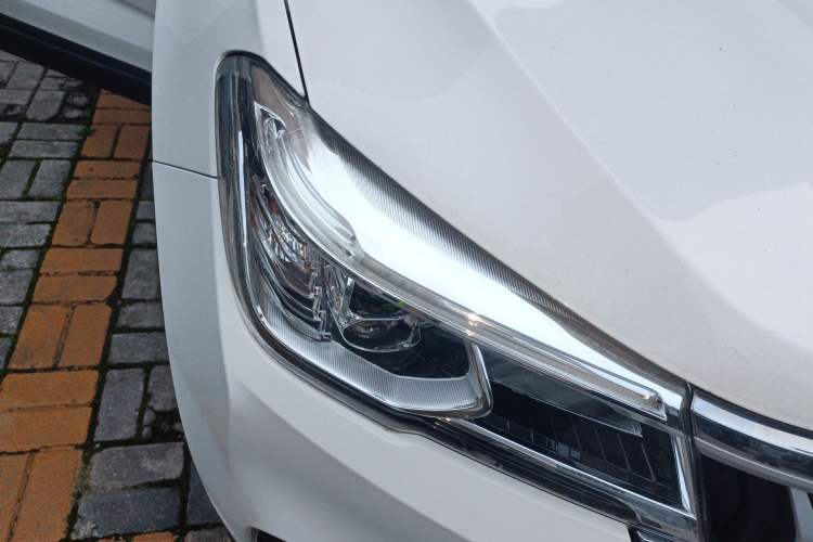 Used Brilliance V6 2018 1.5T Automatic Luxury Model Right Front Headlight