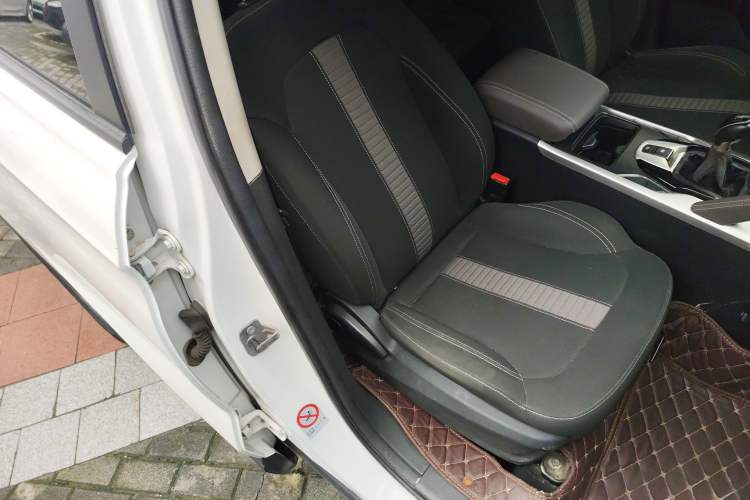 Used Brilliance V6 2018 1.5T Manual Elite Model Right Front Seat