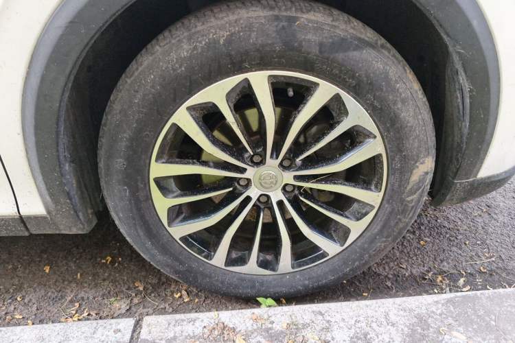 Used Brilliance V6 2018 1.5T Automatic Prestige Model Right Front Wheel Hub