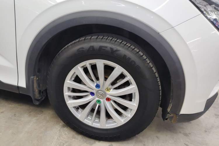 Used Brilliance V6 2018 1.5T Manual Elite Model Right Front Wheel Hub