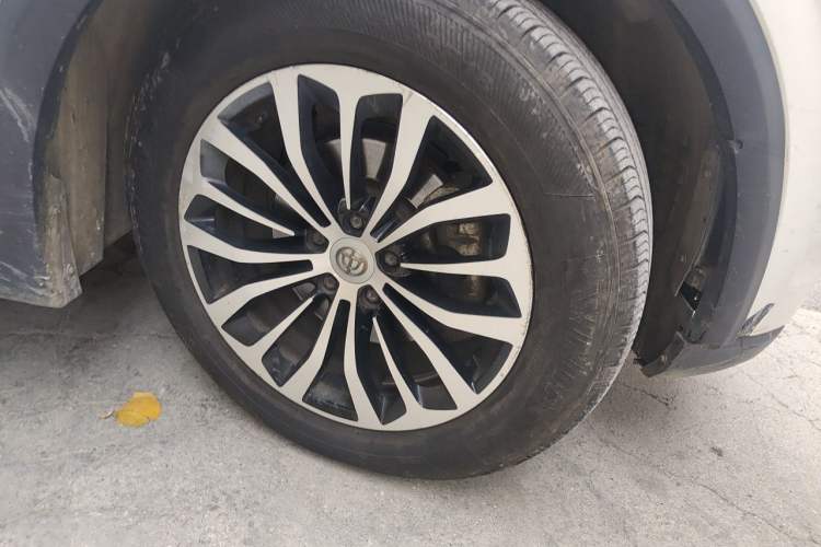 Used Brilliance V6 2018 1.5T Automatic Prestige Model Right Front Wheel Hub