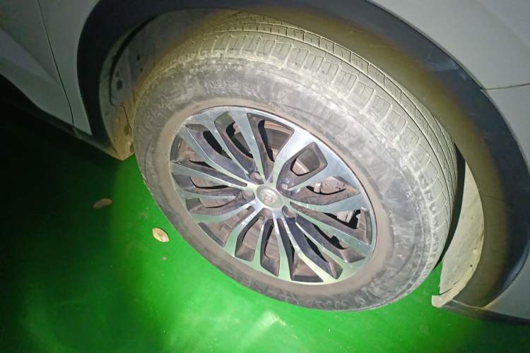 Used Brilliance V6 2018 1.5T Automatic Prestige Model Right Front Wheel Hub