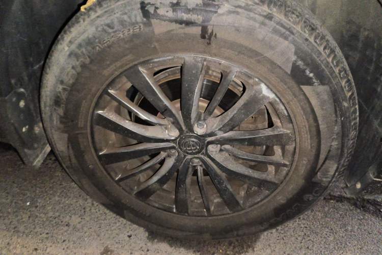 Used Brilliance V6 2018 1.5T Manual Elite Model Right Front Wheel Hub