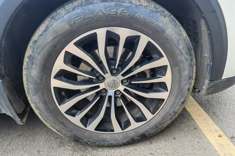Used Brilliance V6 2018 1.5T Manual Luxury Model Right Front Wheel Hub