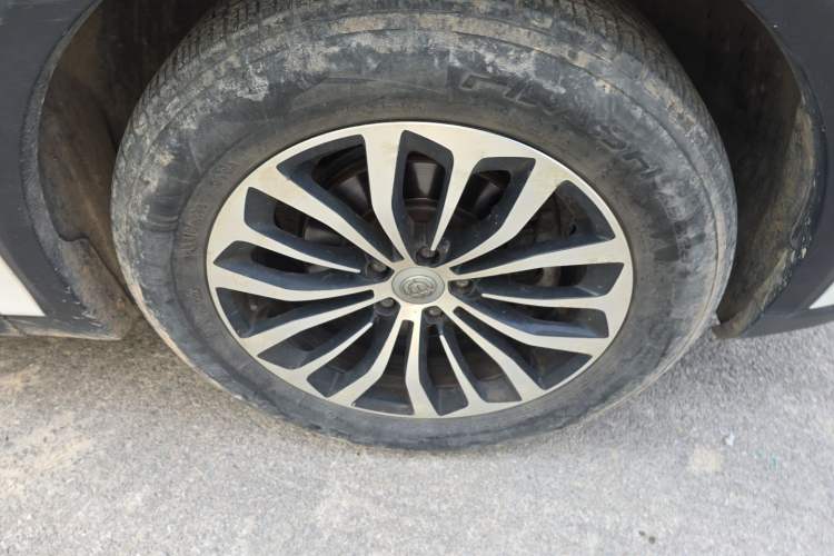 Used Brilliance V6 2018 1.5T Automatic Luxury Model Right Front Wheel Hub