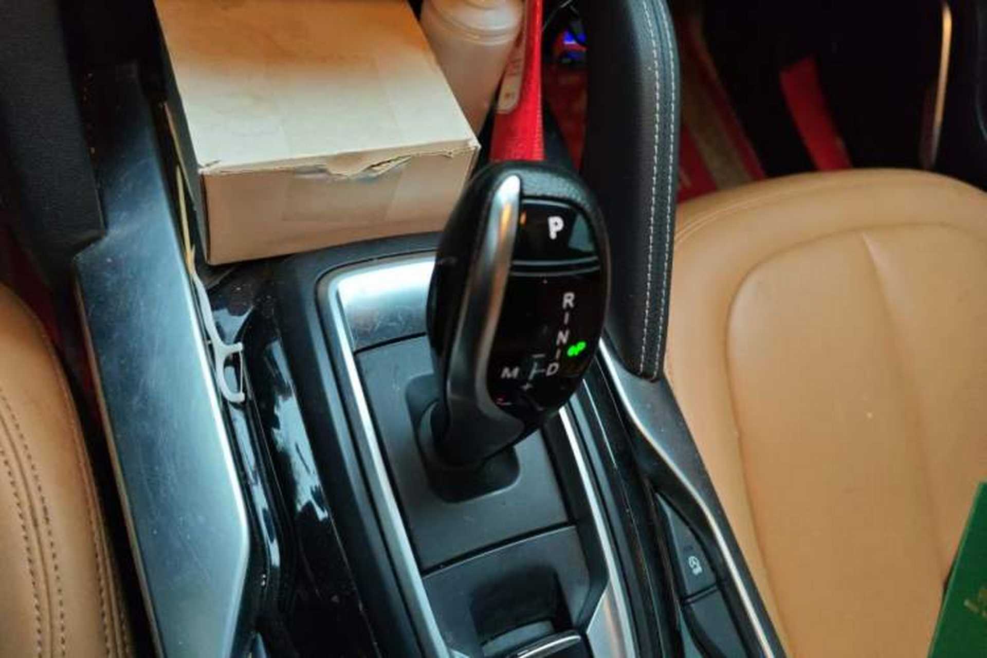 Used Brilliance V7 2018 280T DCT Prestige 5-Seater Gear Lever