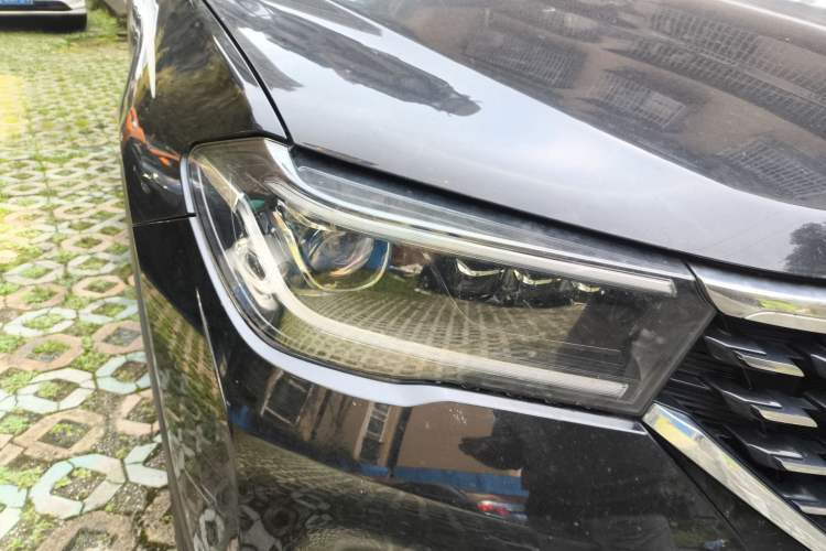 Used Brilliance V7 2018 280T DCT Luxury Model 5 Seats Right Front Headlight