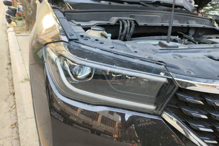 Used Brilliance V7 2018 280T DCT Luxury Model 5 Seats Right Front Headlight