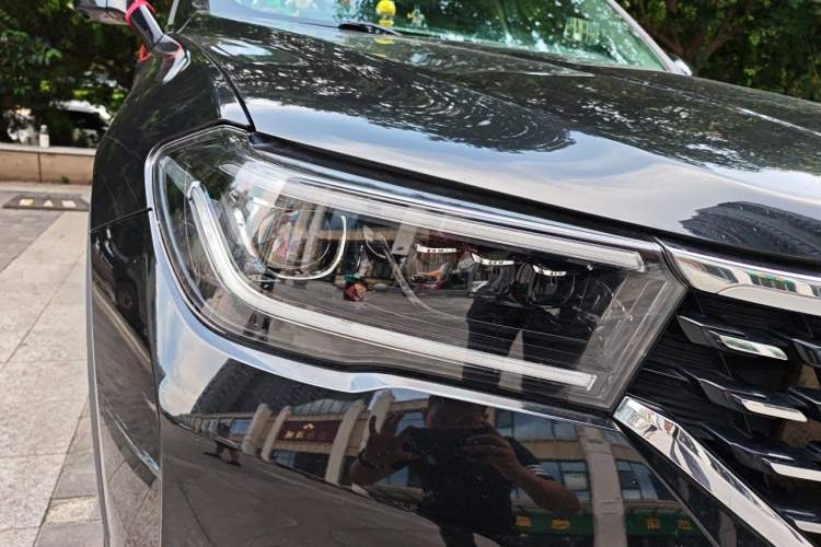 Used Brilliance V7 2018 280T DCT Luxury Model 5 Seats Right Front Headlight