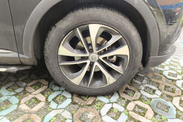 Used Brilliance V7 2018 280T DCT Luxury Model 5 Seats Right Front Wheel Hub