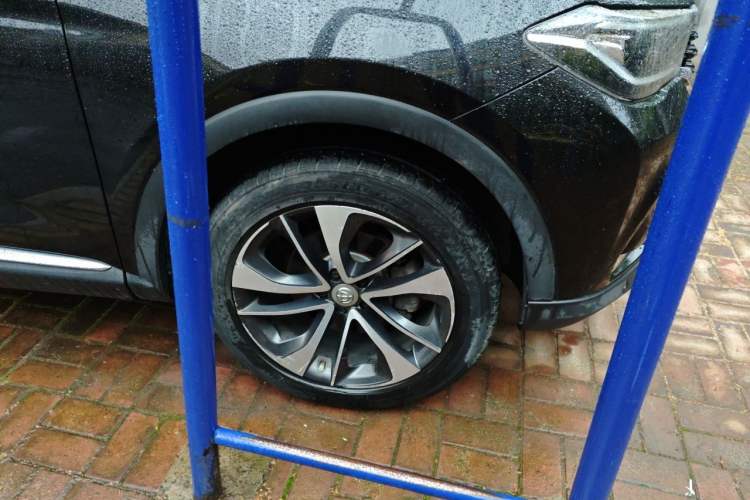 Used Brilliance V7 2018 280T DCT Prestige 5-Seater Right Front Wheel Hub