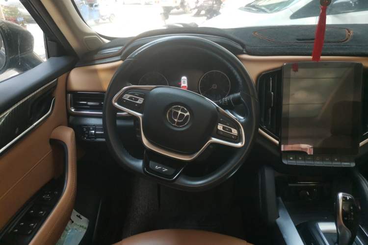 Used Brilliance V7 2018 280T DCT Luxury Model 5 Seats Steering Wheel