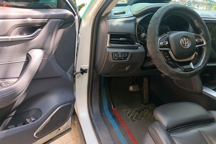 Used Brilliance V7 2018 280T DCT Flagship 7-Seater Driver Seat