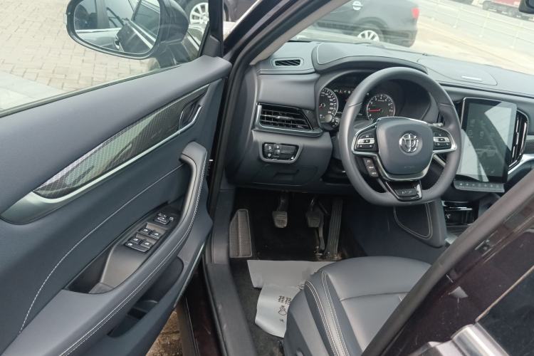 Used Brilliance V7 2018 280T Manual Luxury 5-Seater Driver Seat