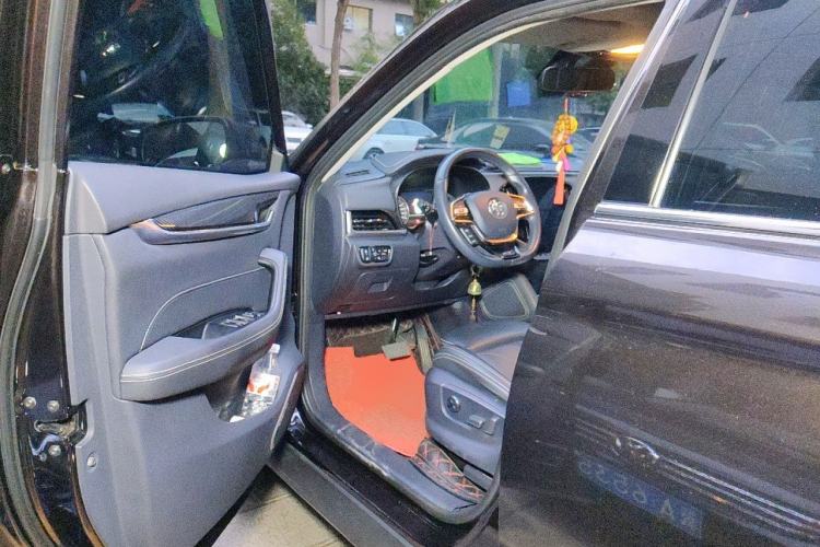 Used Brilliance V7 2018 280T DCT Flagship 5-Seater Driver Seat