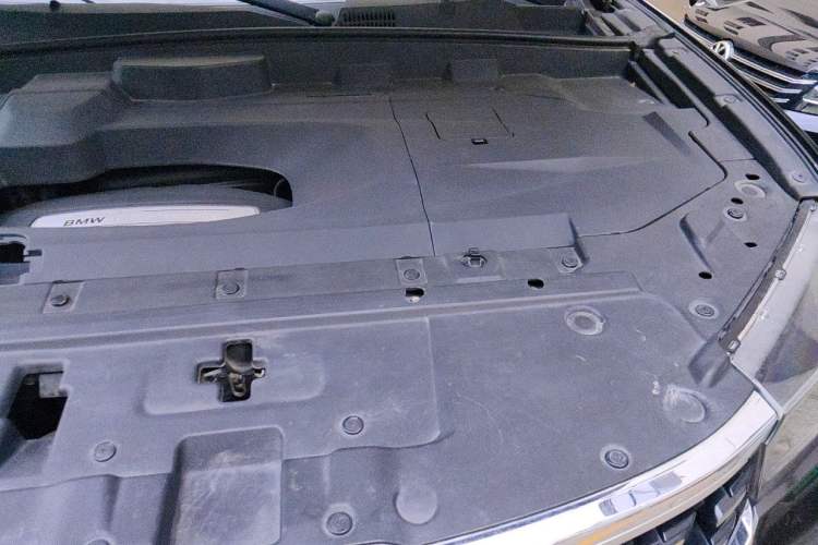 Used Brilliance V7 2018 280T DCT Flagship 5-Seater Engine Bay Left