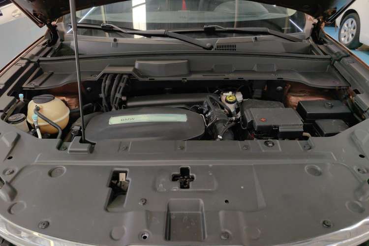 Used Brilliance V7 2018 280T DCT Luxury Model 5 Seats Engine Bay