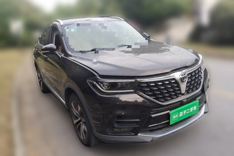 Used Brilliance V7 2018 280T DCT Luxury Model 5 Seats Front Right 45 Deg