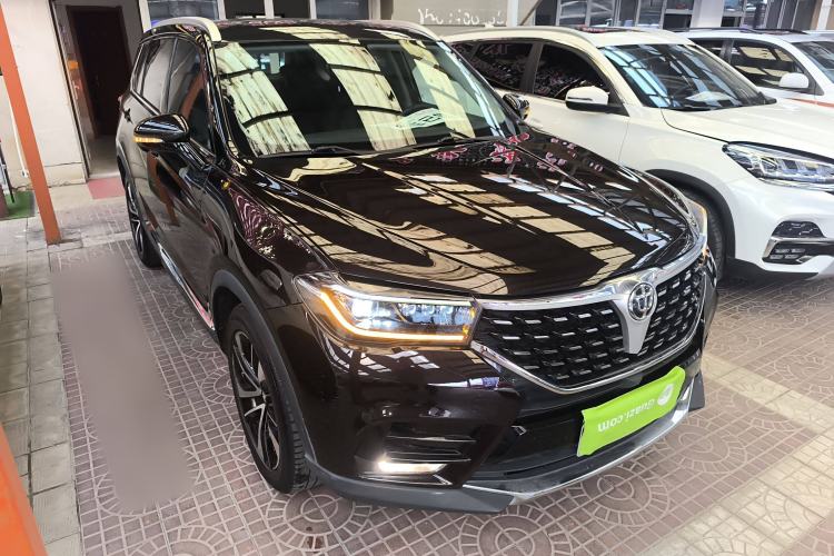 Used Brilliance V7 2018 280T DCT Luxury Model 5 Seats Front Right 45 Deg