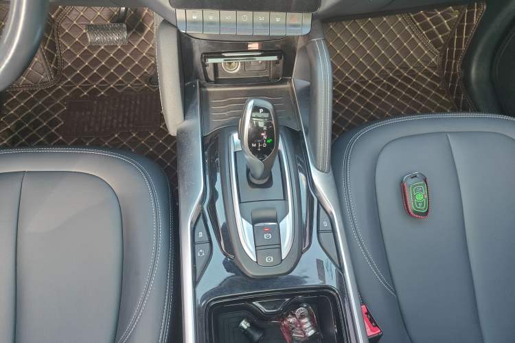 Used Brilliance V7 2018 280T DCT Luxury Model 5 Seats Gear Lever