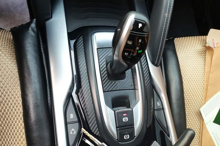 Used Brilliance V7 2018 280T DCT Luxury Model 5 Seats Gear Lever