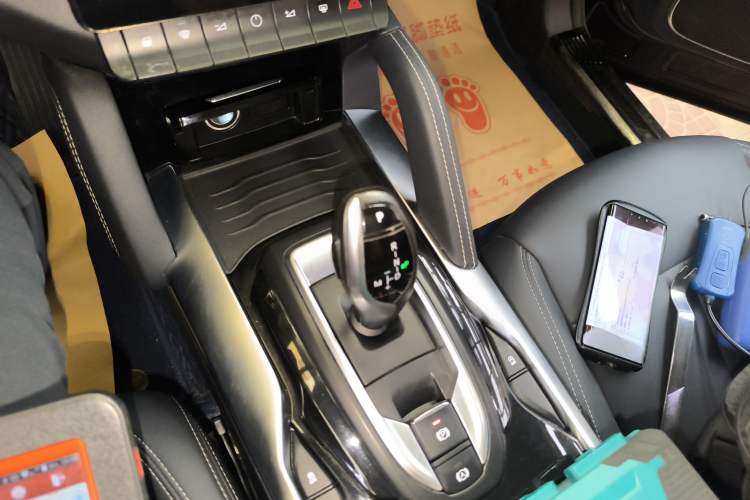 Used Brilliance V7 2018 280T DCT Luxury Model 5 Seats Gear Lever