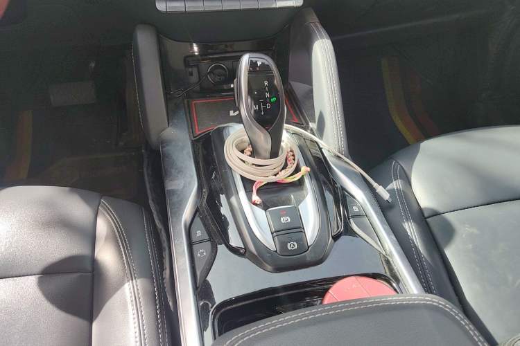 Used Brilliance V7 2018 280T DCT Prestige 5-Seater Gear Lever