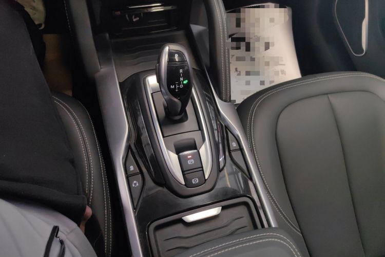 Used Brilliance V7 2018 280T DCT Luxury Model 5 Seats Gear Lever