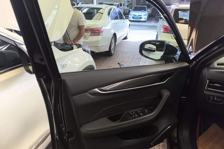 Used Brilliance V7 2018 280T DCT Luxury Model 5 Seats Left Front Door Interior