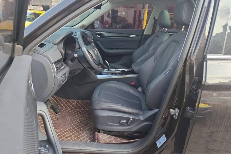 Used Brilliance V7 2018 280T DCT Luxury Model 5 Seats Left Front Seat