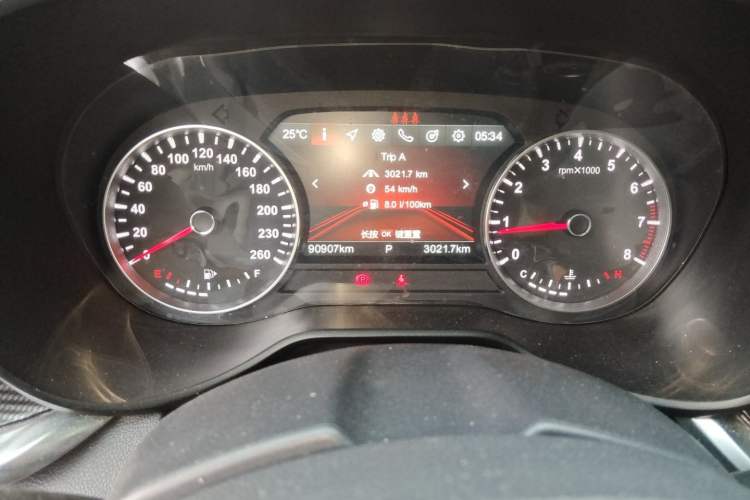 Used Brilliance V7 2018 280T DCT Luxury Model 5 Seats Odometer Close Up