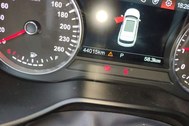 Used Brilliance V7 2018 280T DCT Luxury Model 5 Seats Odometer Close Up