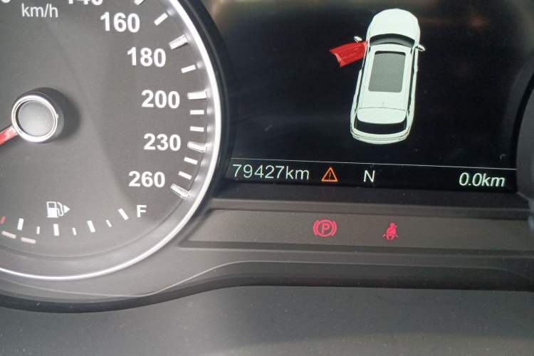 Used Brilliance V7 2018 280T Manual Luxury 5-Seater Odometer Close Up