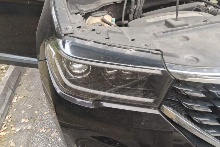 Used Brilliance V7 2018 280T DCT Luxury Model 5 Seats Right Front Headlight