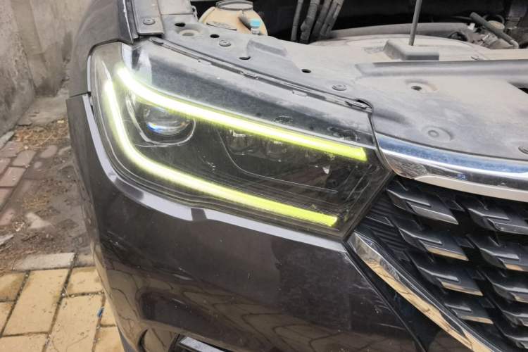 Used Brilliance V7 2018 280T DCT Luxury Model 5 Seats Right Front Headlight