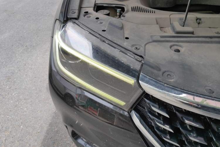 Used Brilliance V7 2018 280T DCT Prestige 5-Seater Right Front Headlight