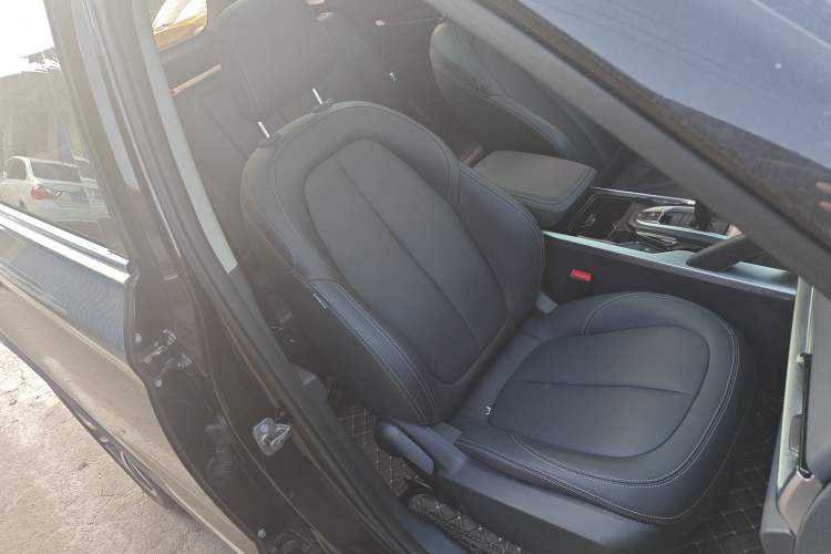 Used Brilliance V7 2018 280T DCT Luxury Model 5 Seats Right Front Seat