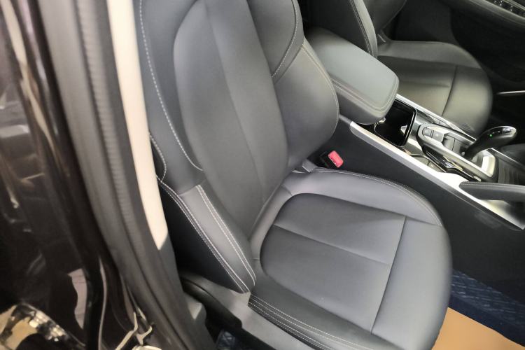Used Brilliance V7 2018 280T DCT Luxury Model 5 Seats Right Front Seat