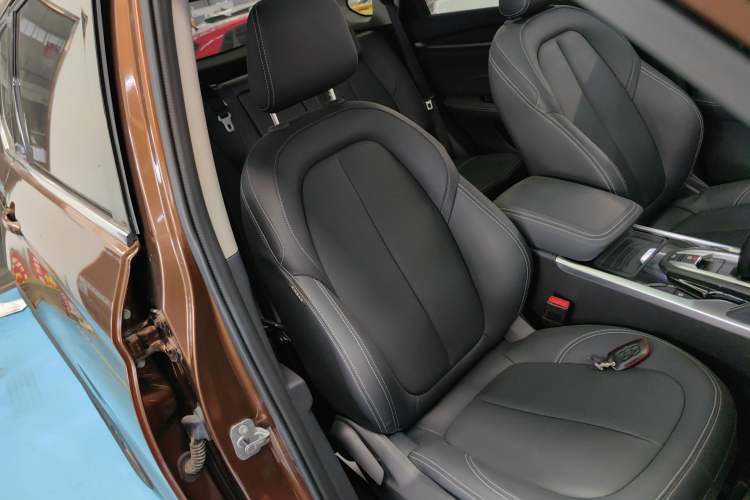 Used Brilliance V7 2018 280T DCT Luxury Model 5 Seats Right Front Seat